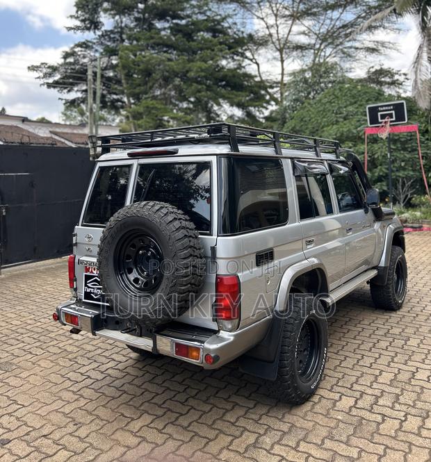 Toyota Land Cruiser 4.0 V6 GX-R 2015 Silver