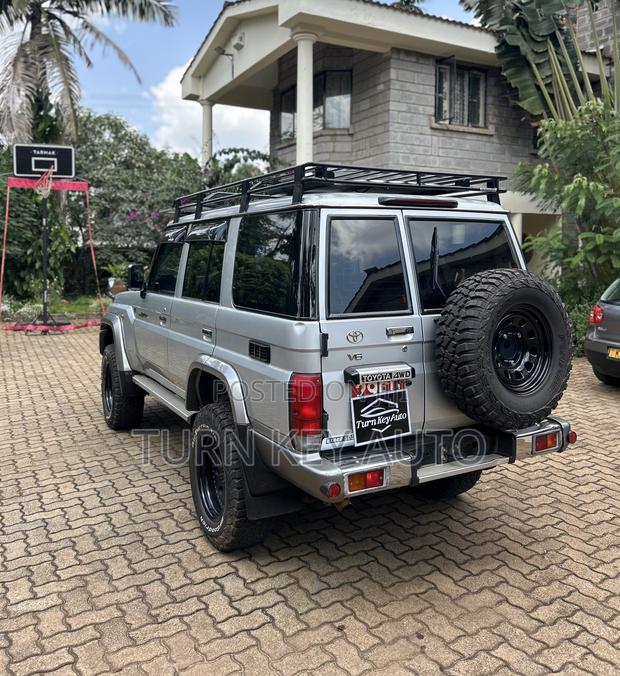 Toyota Land Cruiser 4.0 V6 GX-R 2015 Silver