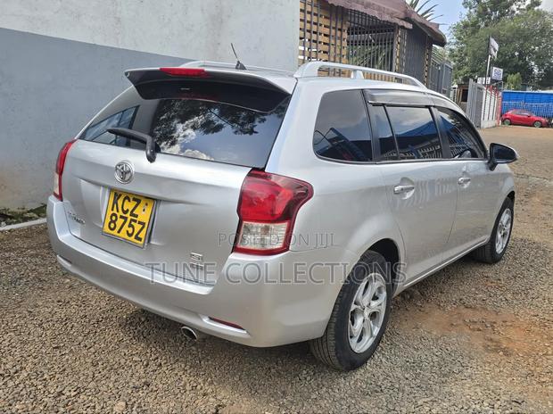 Toyota Corolla Fielder 2013 Silver