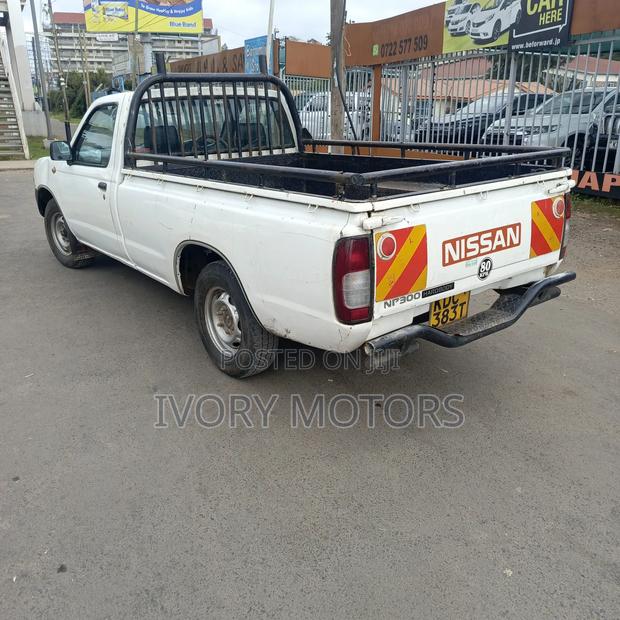 Nissan Hardbody 2002 White