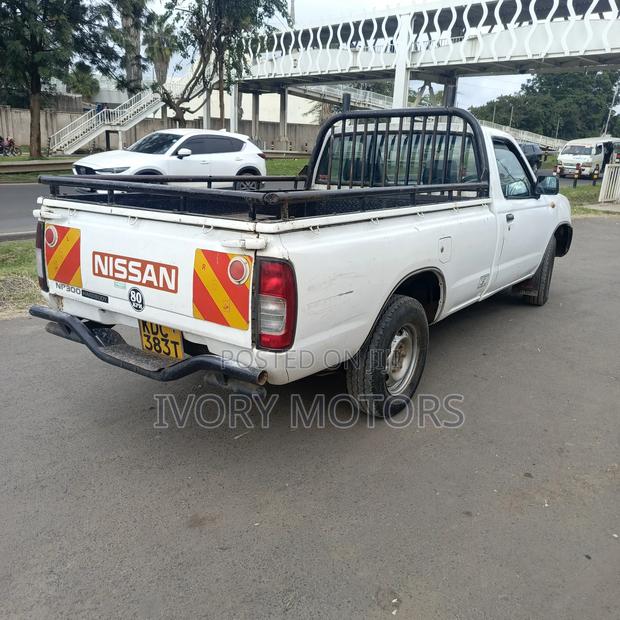 Nissan Hardbody 2002 White