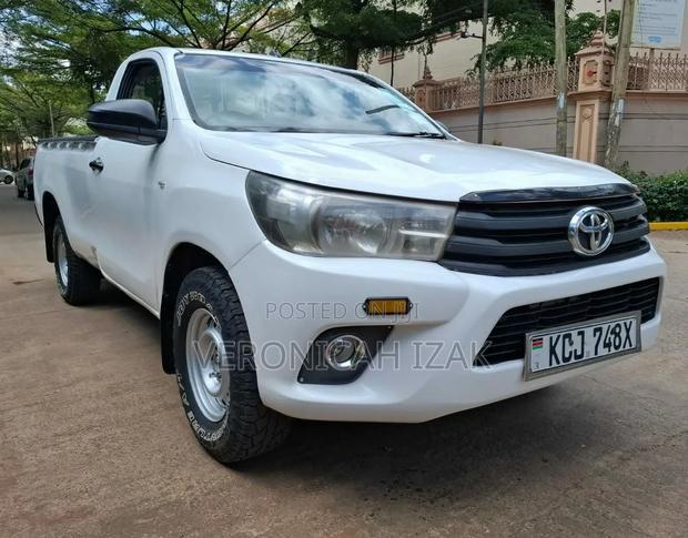Toyota Hilux 2016 White