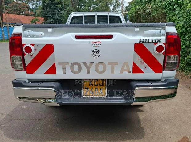 Toyota Hilux 2016 White