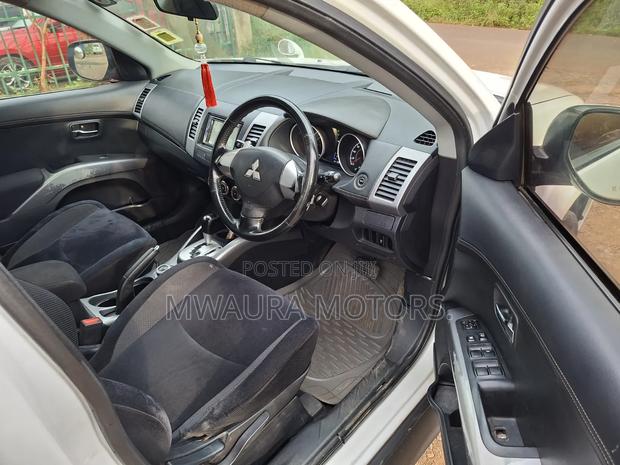 Mitsubishi Outlander SE 2010 Pearl