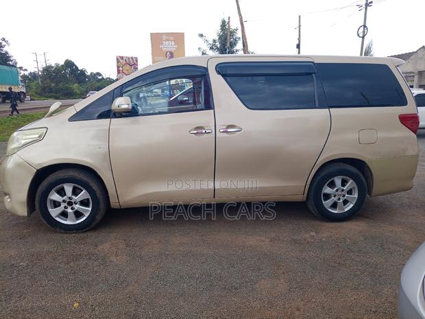 Toyota Alphard 2009 Gold