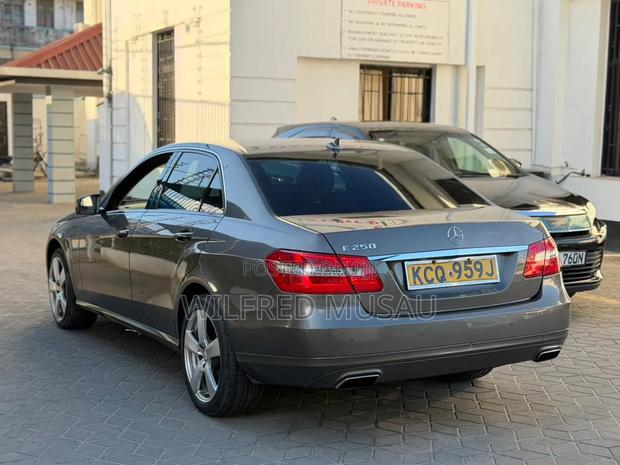 Mercedes-Benz E250 2013 Silver