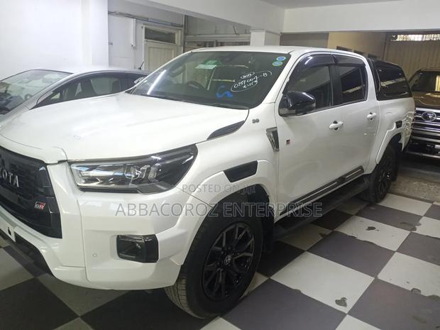 Toyota Hilux 2021 White