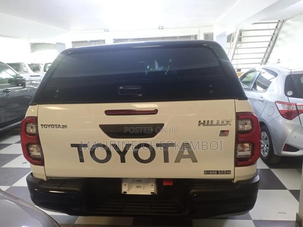 Toyota Hilux 2021 White