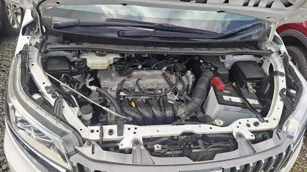 Toyota Noah 2.0 FWD (8 Seater) 2018 White