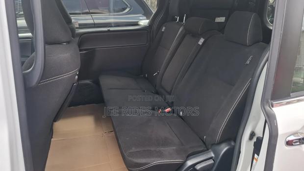 Toyota Noah 2.0 FWD (8 Seater) 2018 White