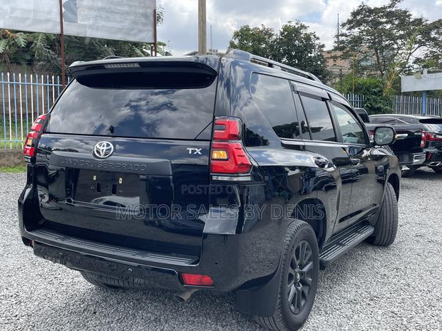 Toyota Land Cruiser Prado 2.8 2022 Black
