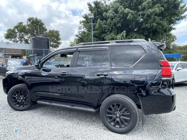 Toyota Land Cruiser Prado 2.8 2022 Black