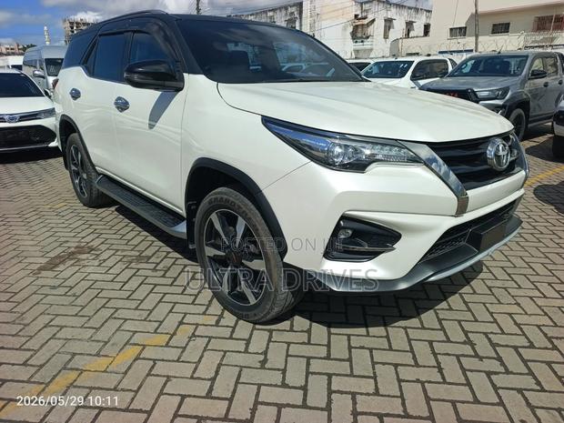 Toyota Fortuner 2019 White