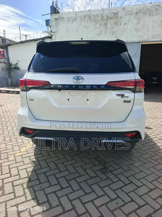 Toyota Fortuner 2019 White