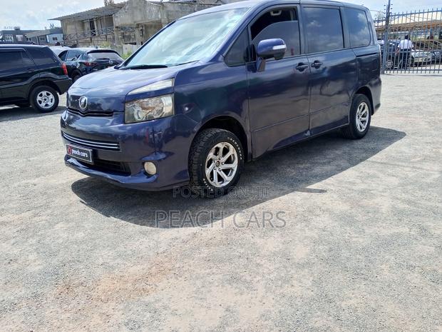 Toyota Voxy 2007 Blue