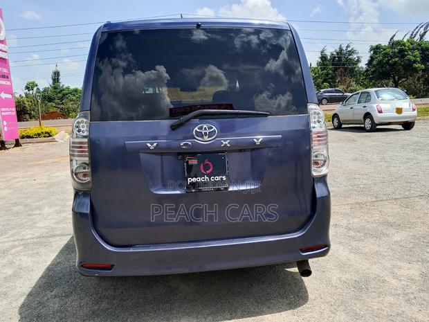 Toyota Voxy 2007 Blue