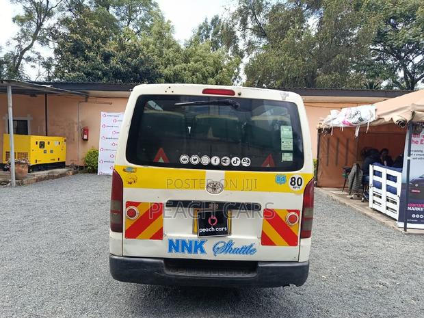 Toyota HiAce 2006 White
