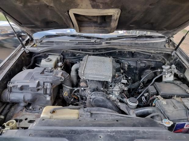 Toyota Land Cruiser 2004 Black