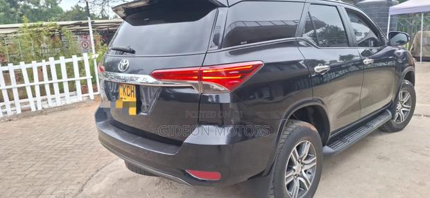 Toyota Fortuner 2016 Black