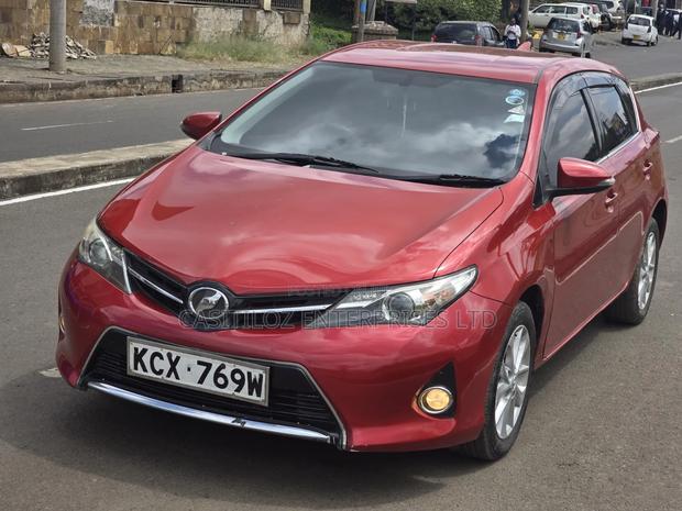 Toyota Auris 2013 Red
