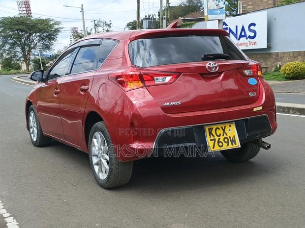 Toyota Auris 2013 Red