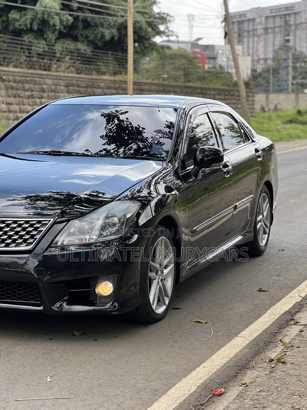 Toyota Crown 2010 Black