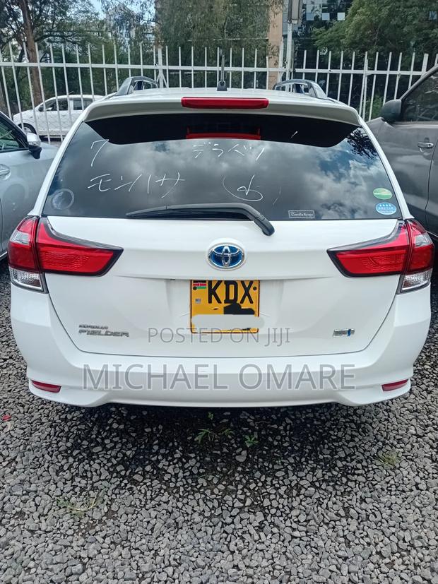 Toyota Corolla Fielder 1.5 Hybrid FWD 2018 White