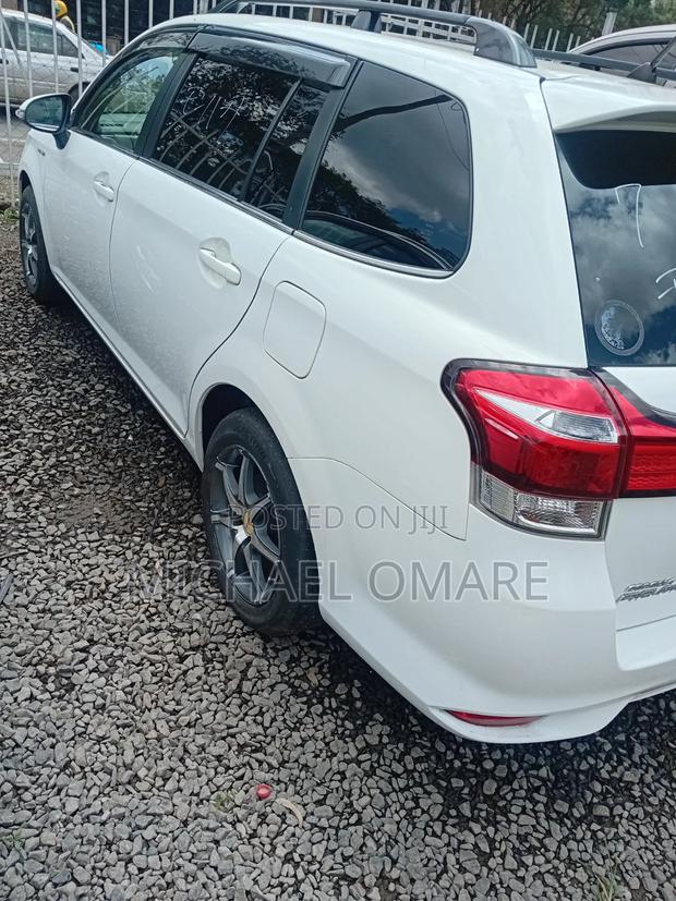Toyota Corolla Fielder 1.5 Hybrid FWD 2018 White