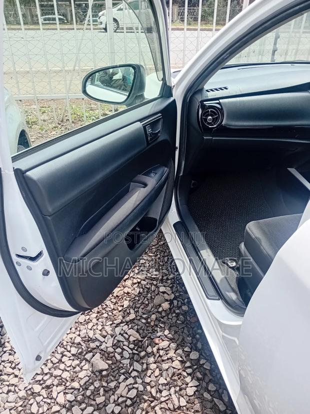 Toyota Corolla Fielder 1.5 Hybrid FWD 2018 White