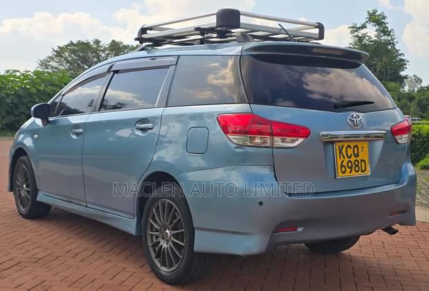 Toyota Wish 2011 Blue