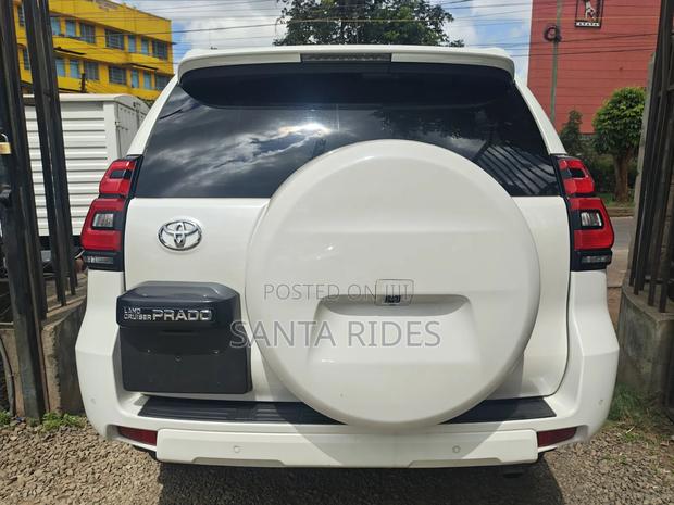 Toyota Land Cruiser Prado 2.8 2021 White