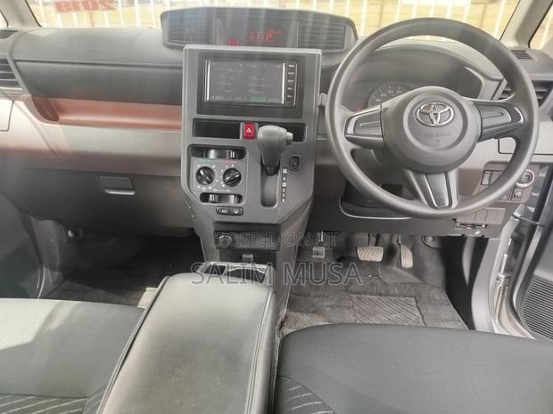 Toyota Roomy 2019 Silver