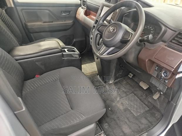 Toyota Roomy 2019 Silver