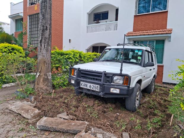 Land Rover Discovery 1997 White