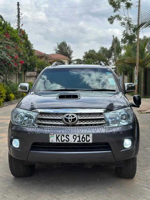 Toyota Fortuner 2011 Gray
