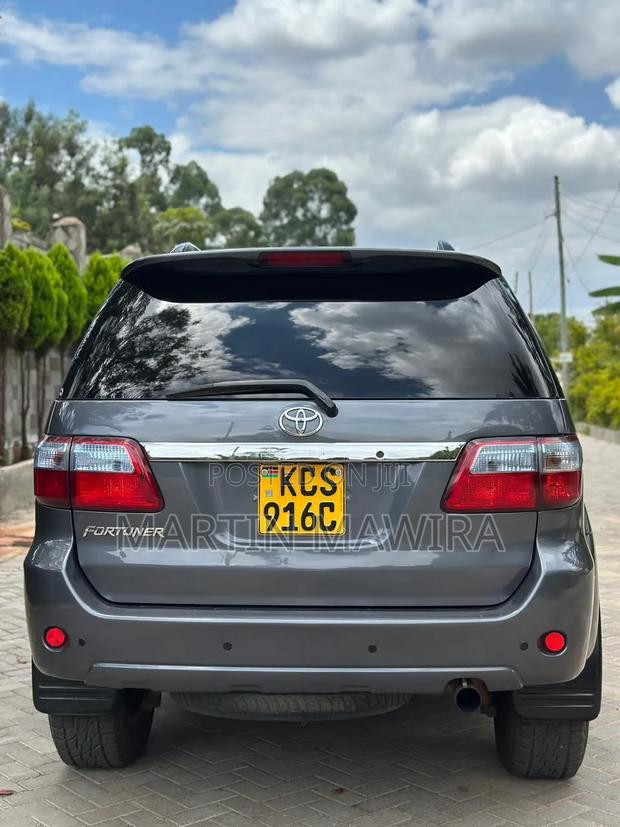 Toyota Fortuner 2011 Gray