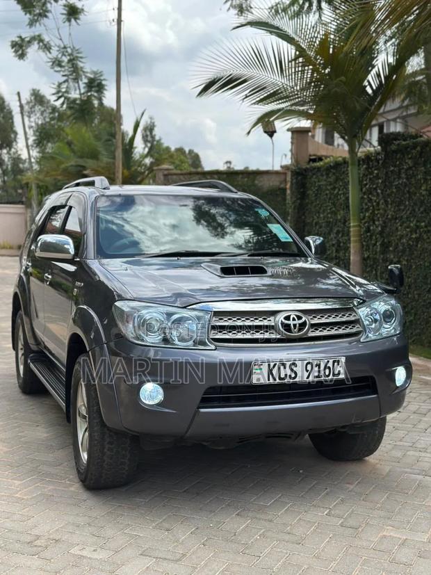 Toyota Fortuner 2011 Gray