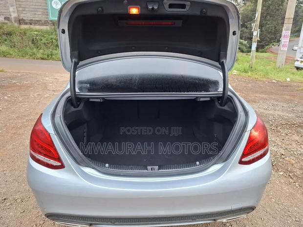 Mercedes-Benz C200 2016 Blue