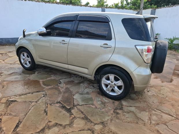 Toyota Rush 2013 Beige