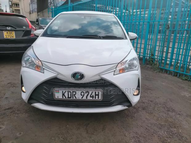Toyota Vitz 2017 White