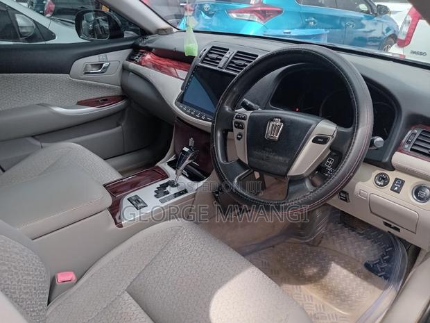 Toyota Crown 2012 Black