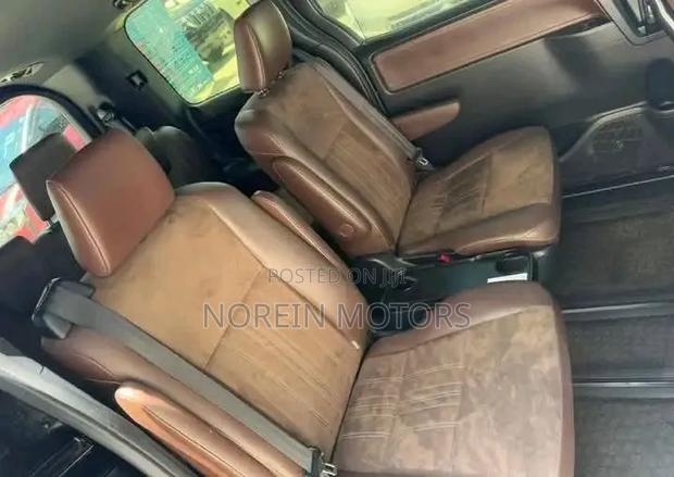 Toyota Esquire 2.0 FWD (7 seater) 2019 Matt Black