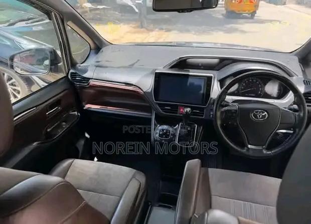 Toyota Esquire 2.0 FWD (7 seater) 2019 Matt Black