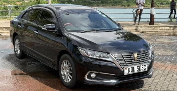 Toyota Premio 2018 Black