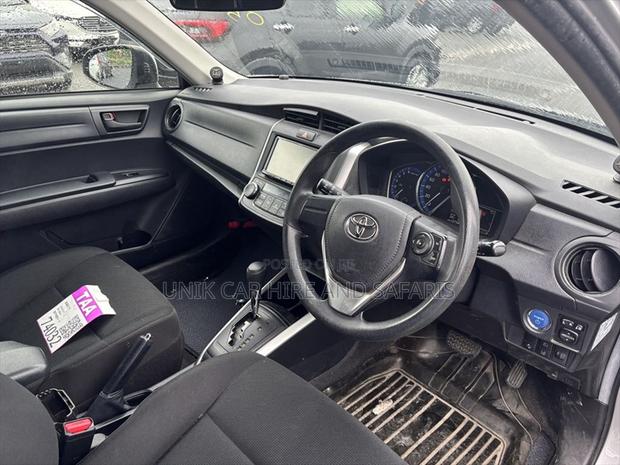 Toyota Corolla Fielder 1.5 Hybrid FWD 2020 Silver