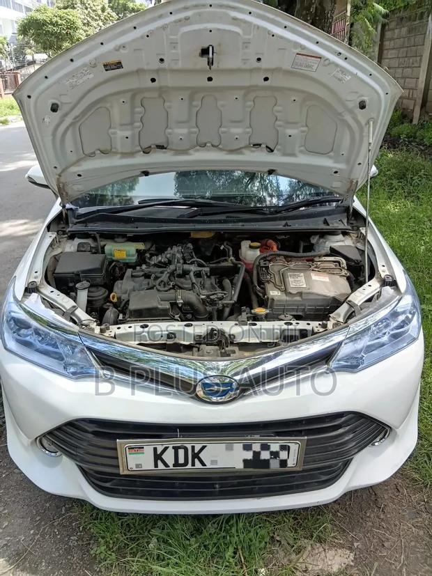Toyota Corolla Fielder 1.5 Hybrid FWD 2014 White