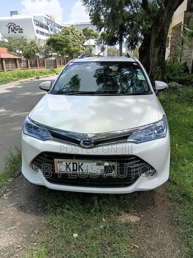 Toyota Corolla Fielder 1.5 Hybrid FWD 2014 White