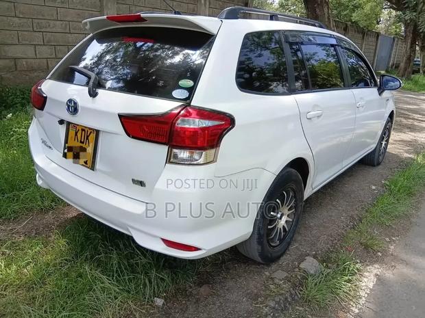Toyota Corolla Fielder 1.5 Hybrid FWD 2014 White