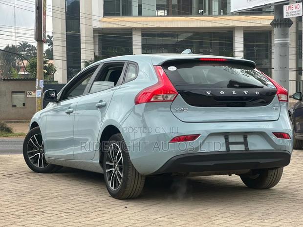 Volvo V40 2019 Blue