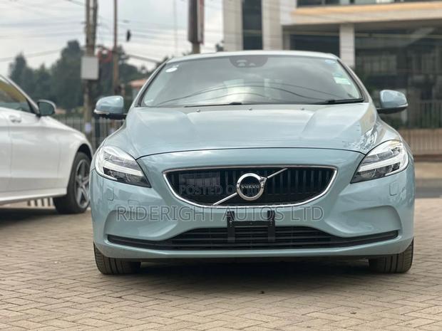 Volvo V40 2019 Blue